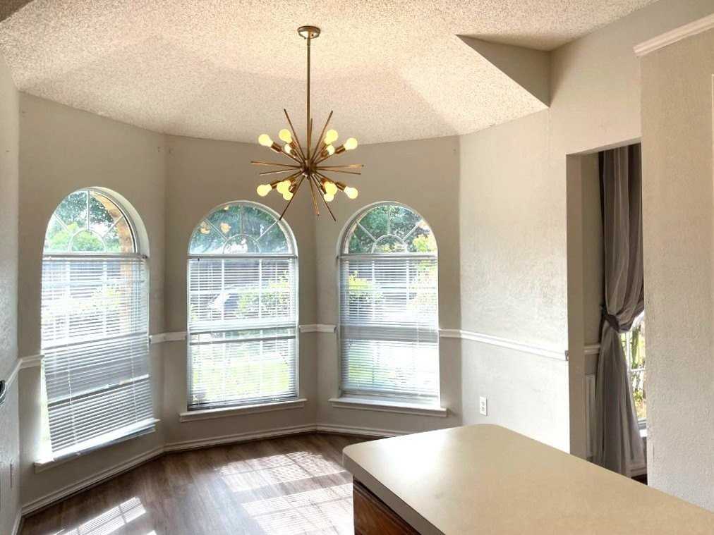1304 Rosewood Ln - Photo 2 of 11