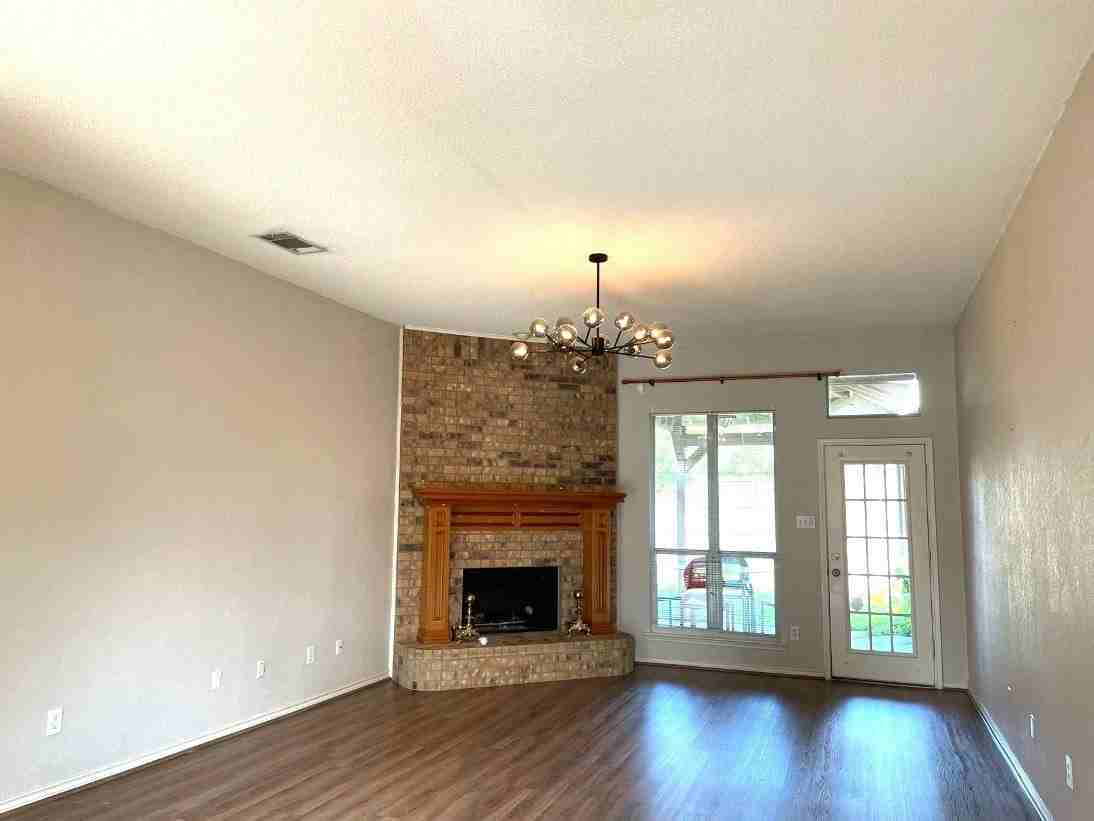 1304 Rosewood Ln - Photo 7 of 11