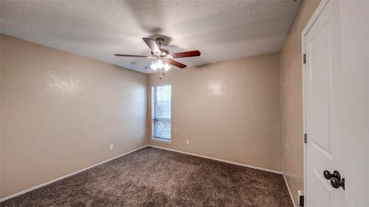 638 Cranbrook Park - Photo 4 of 21
