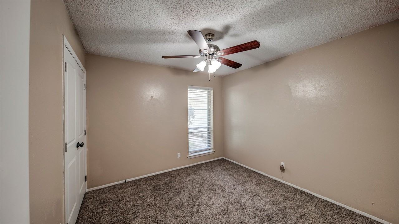 638 Cranbrook Park - Photo 6 of 21