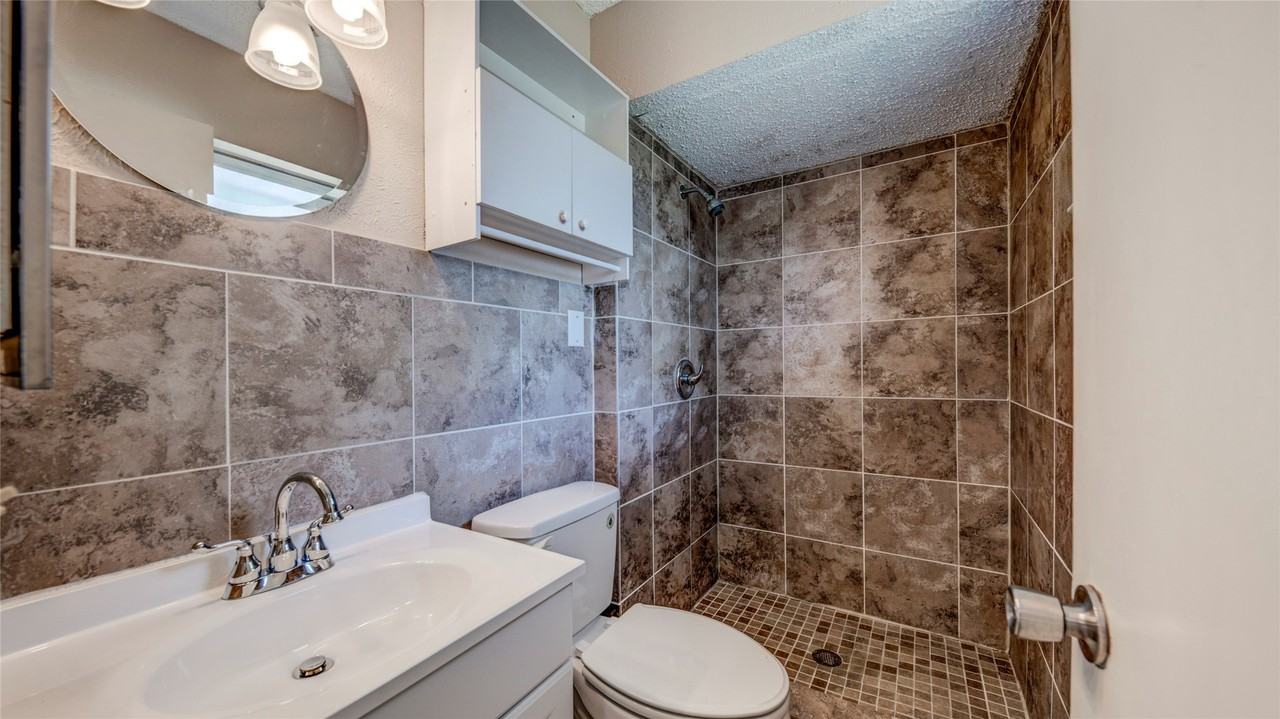 638 Cranbrook Park - Photo 7 of 21