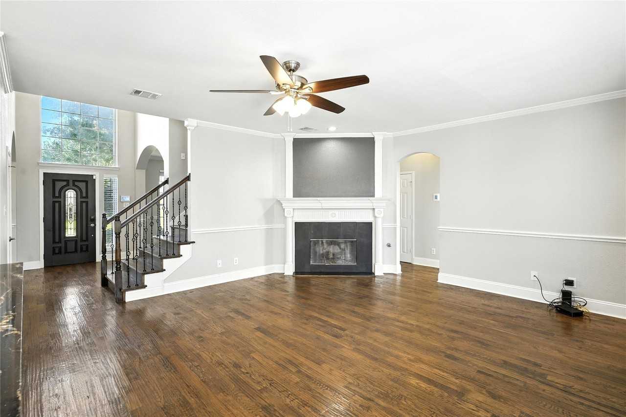 9808 Enmore Ln - Photo 6 of 26