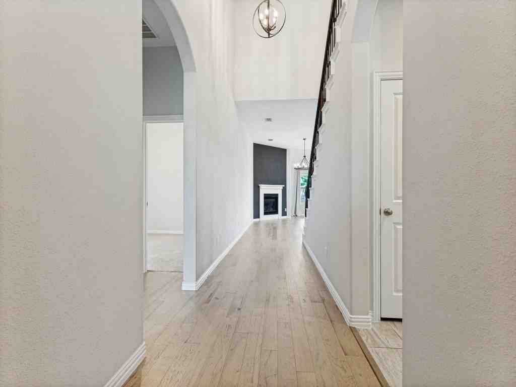 1520 Eleanor Dr - Photo 2 of 25