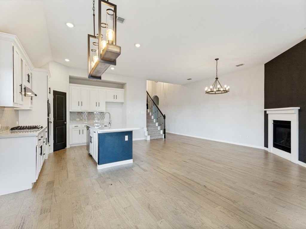 1520 Eleanor Dr - Photo 4 of 25
