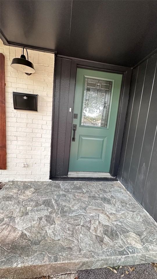 1237 Winterwood Dr - Photo 3 of 21