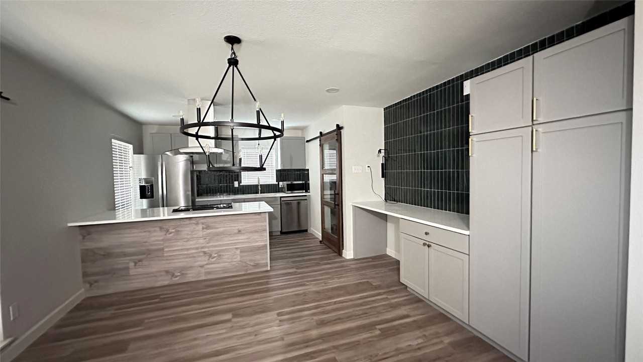 1237 Winterwood Dr - Photo 4 of 21