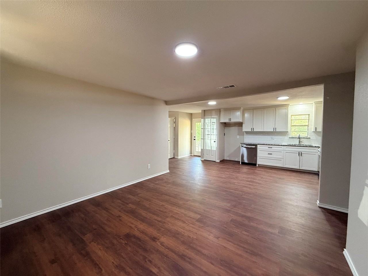 4026 Dixon Cir - Photo 4 of 24