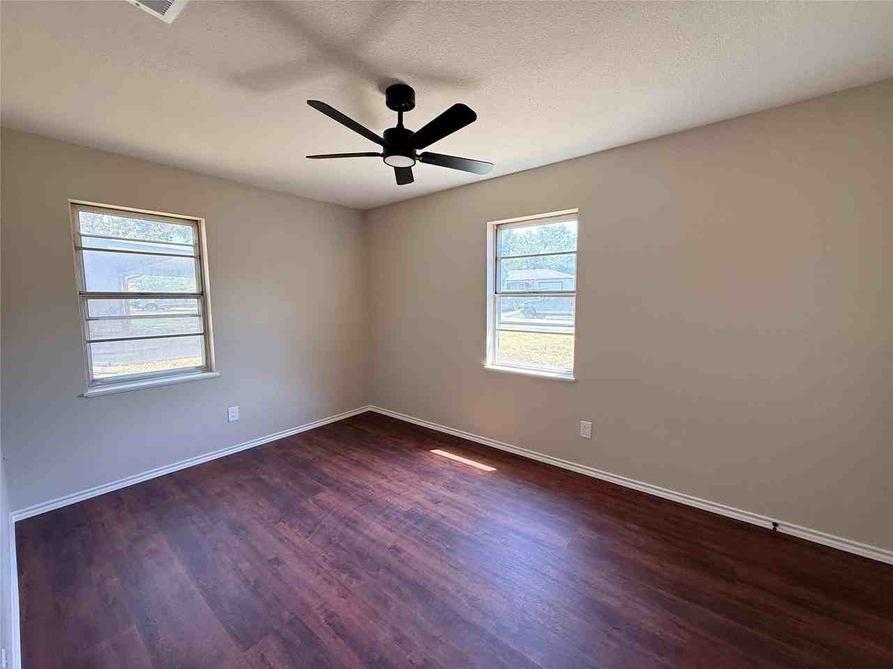 4026 Dixon Cir - Photo 6 of 24