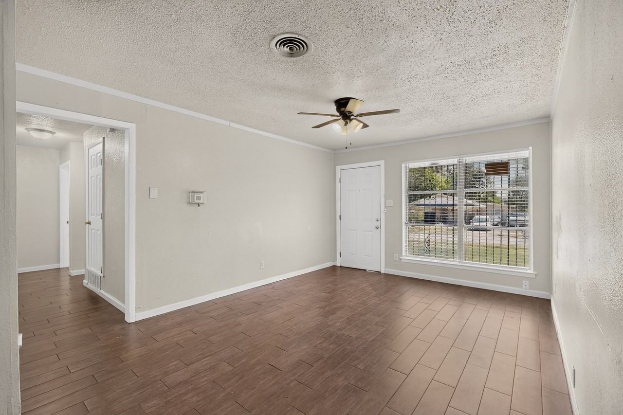 937 Cleardale Dr - Photo 2 of 30