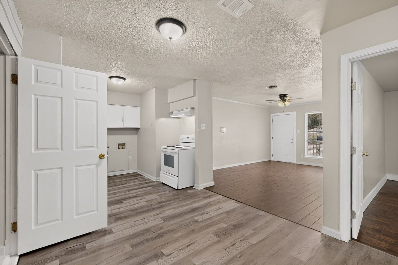937 Cleardale Dr - Photo 4 of 30