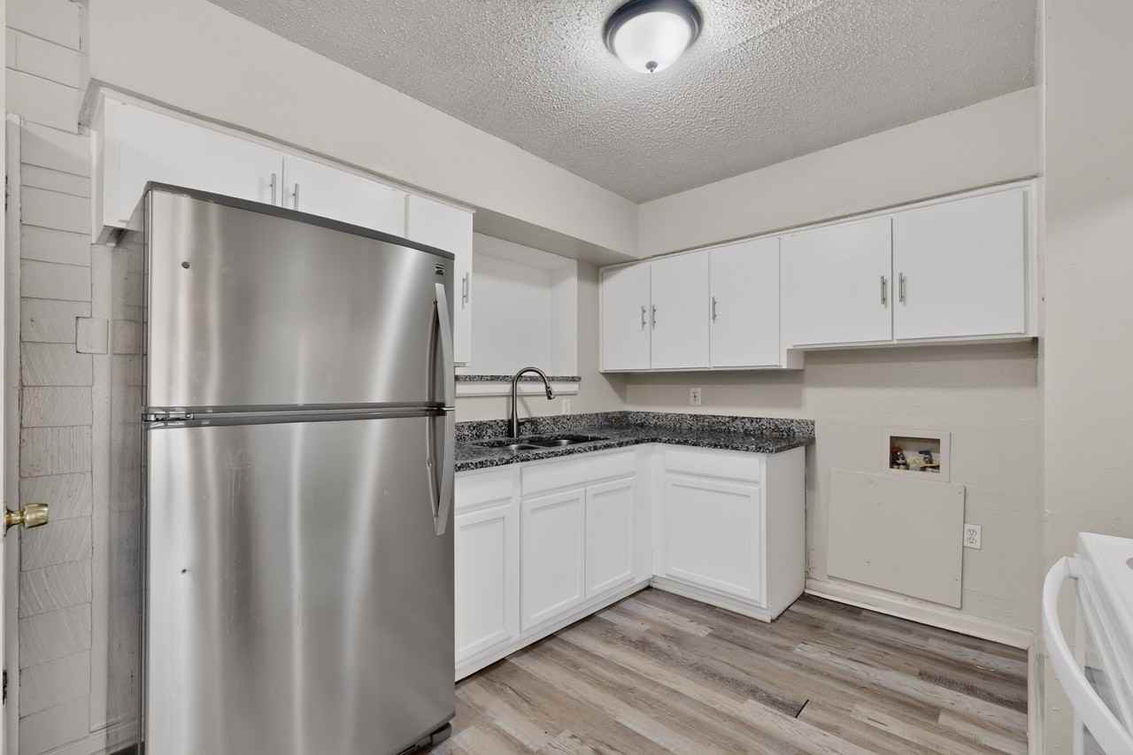 937 Cleardale Dr - Photo 6 of 30