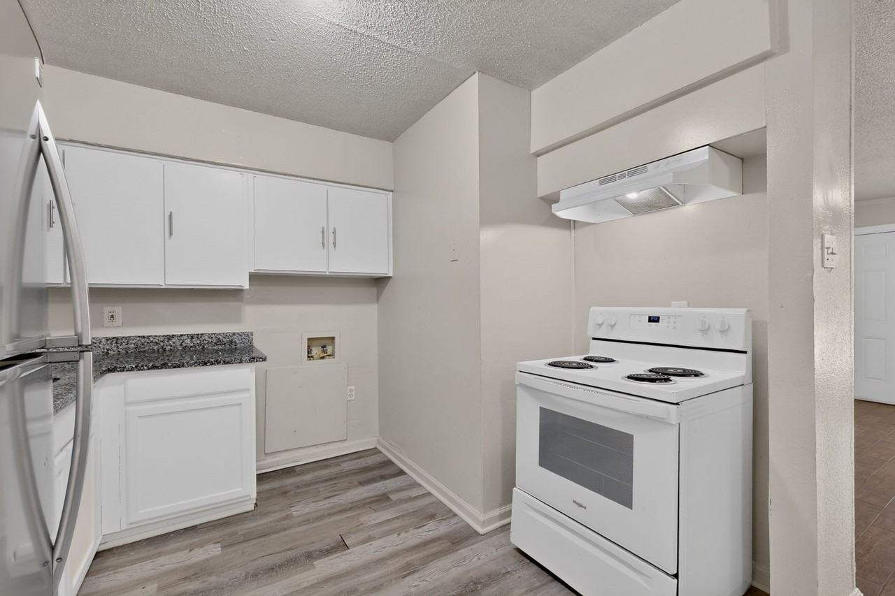 937 Cleardale Dr - Photo 7 of 30