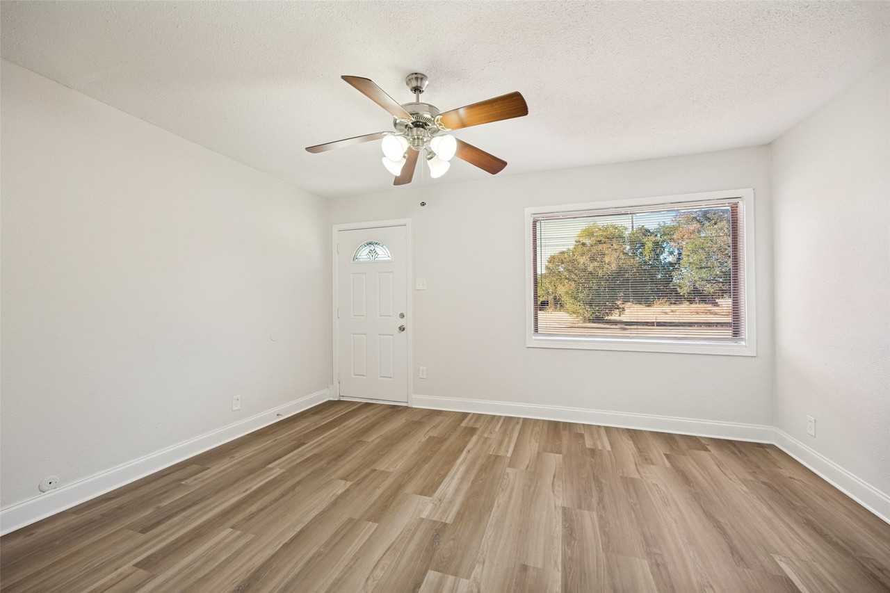 1541 Briarcliff Rd - Photo 2 of 12