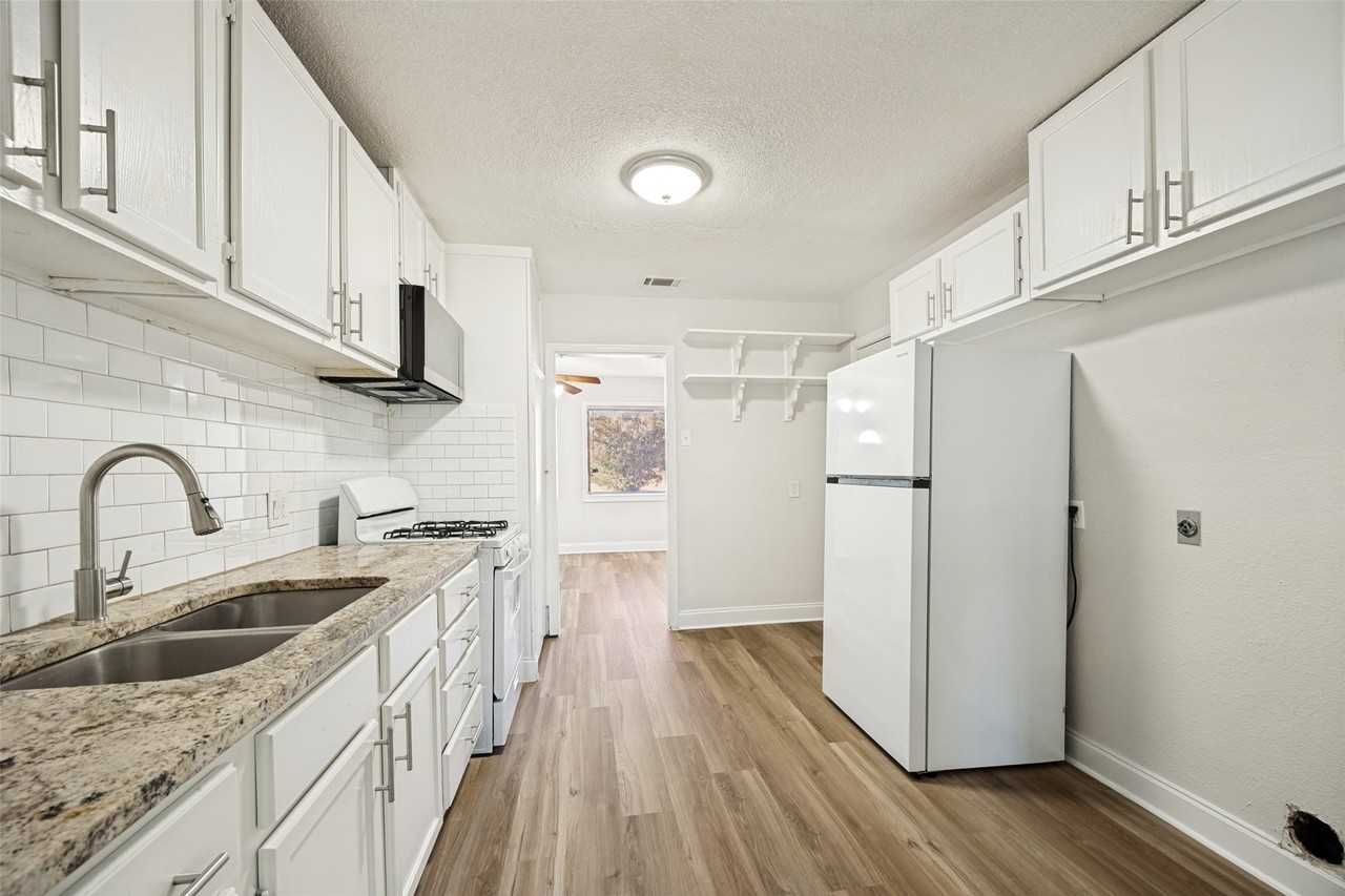 1541 Briarcliff Rd - Photo 4 of 12