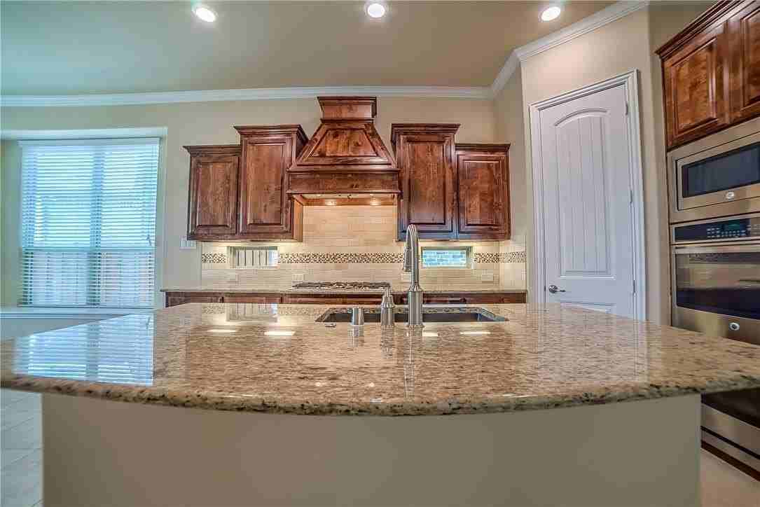 7124 Isle Royal Ln - Photo 7 of 17