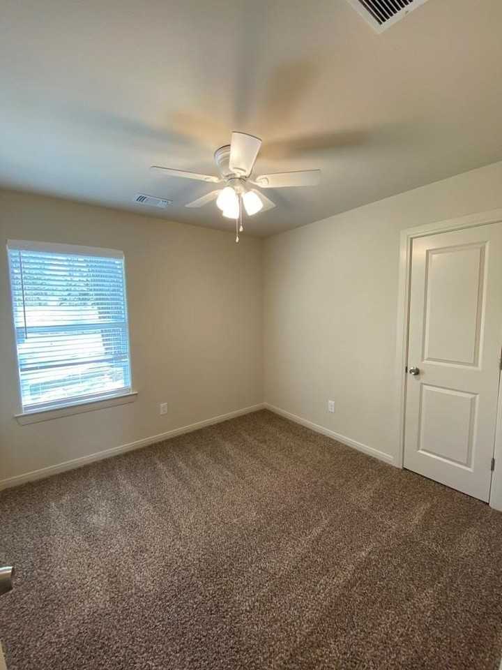 420 E Shepherd St - Photo 7 of 14