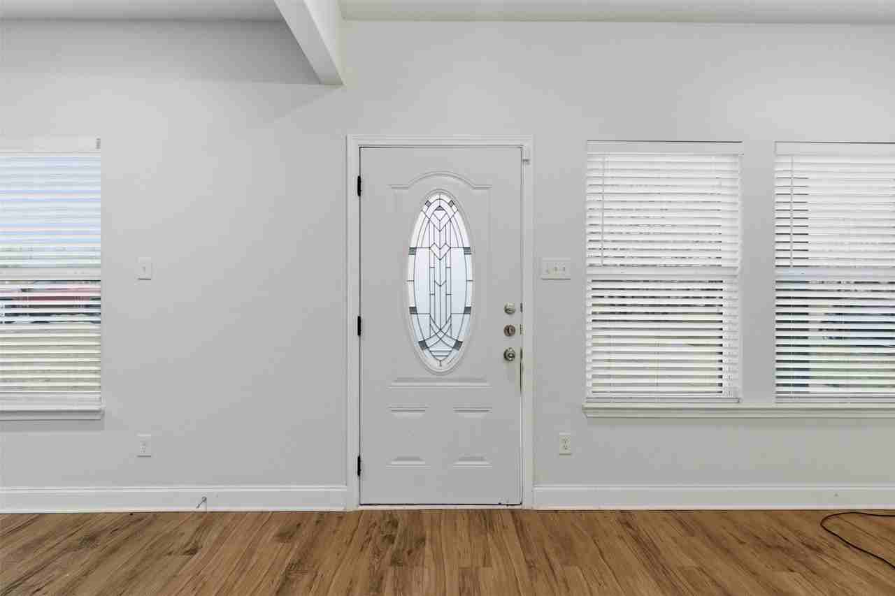 4805 Pickett St - Photo 2 of 24