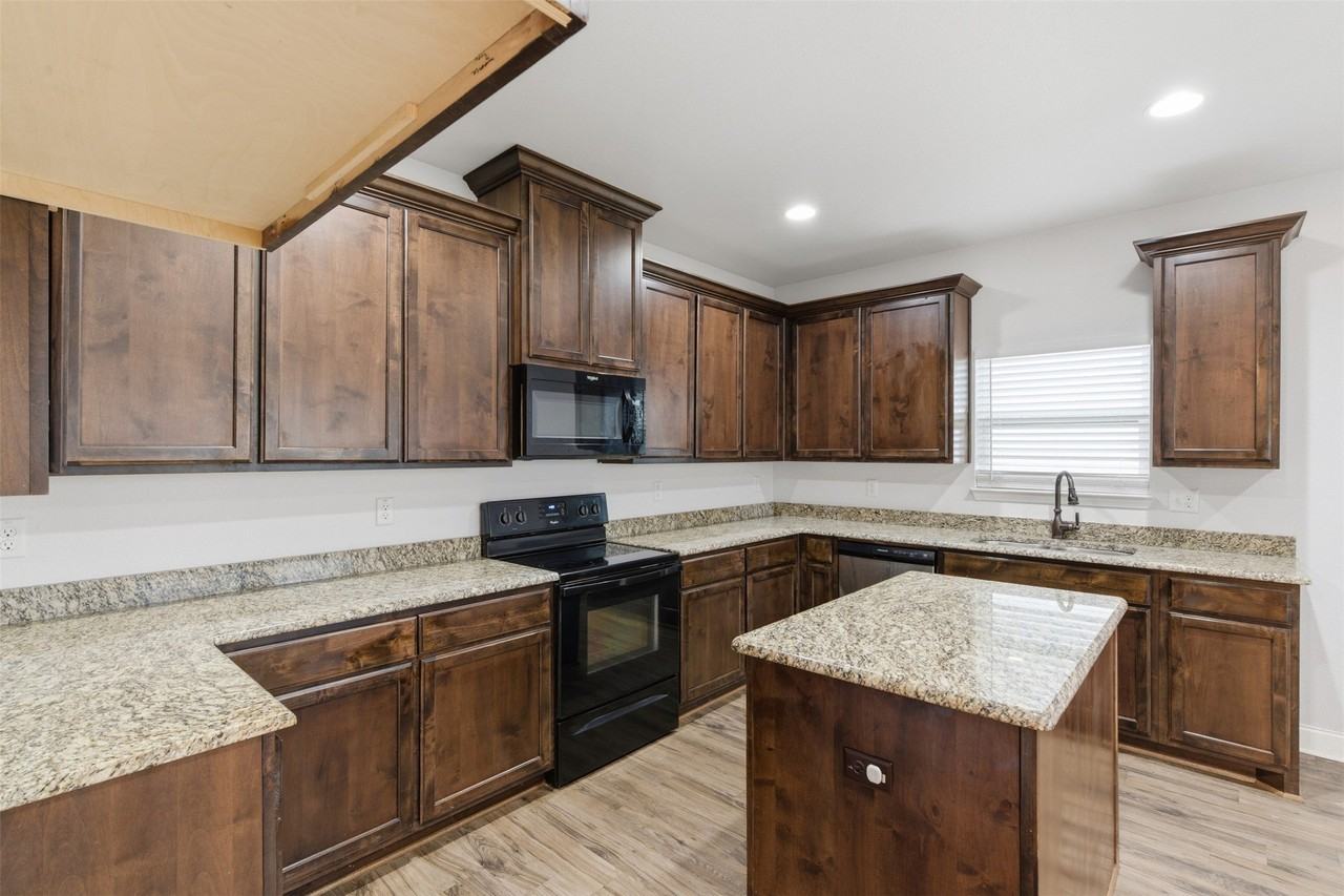 4805 Pickett St - Photo 5 of 24