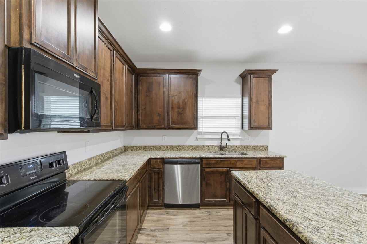 4805 Pickett St - Photo 6 of 24
