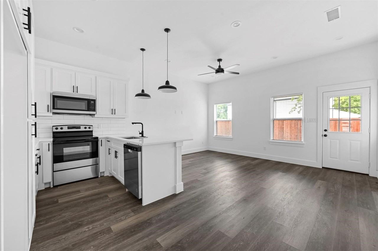 3018 Henry St #A - Photo 3 of 21