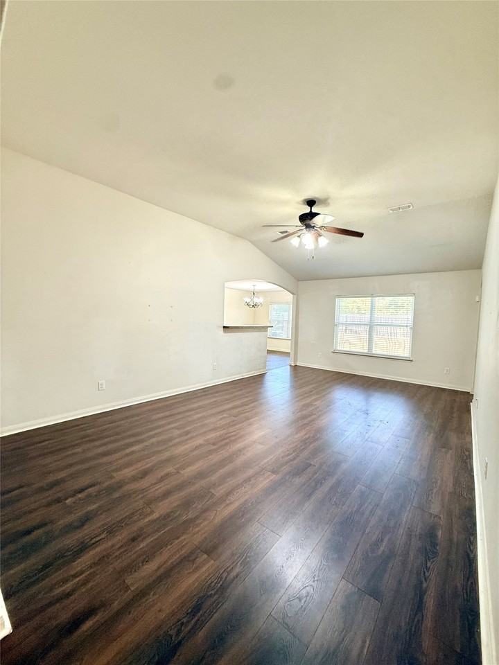 1401 Macy Ln - Photo 2 of 21