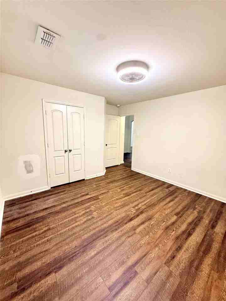 1401 Macy Ln - Photo 4 of 21