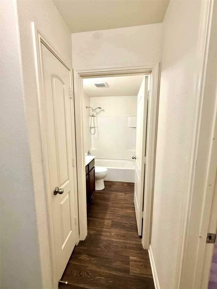 1401 Macy Ln - Photo 5 of 21
