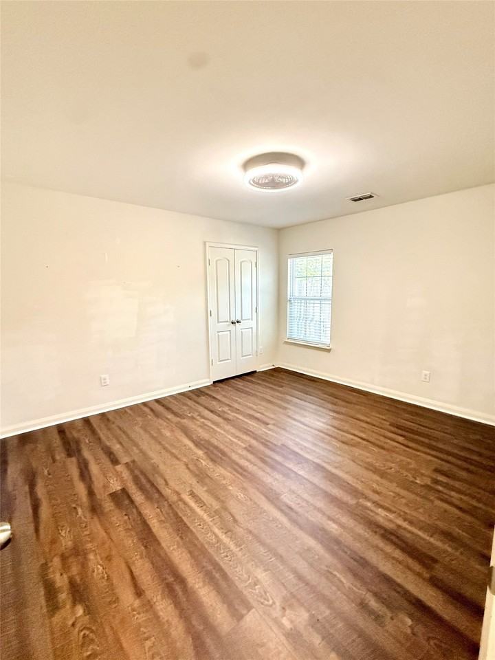 1401 Macy Ln - Photo 6 of 21