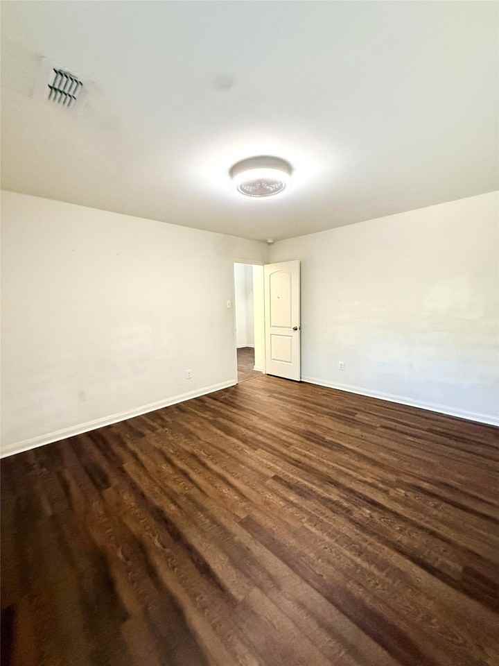1401 Macy Ln - Photo 7 of 21