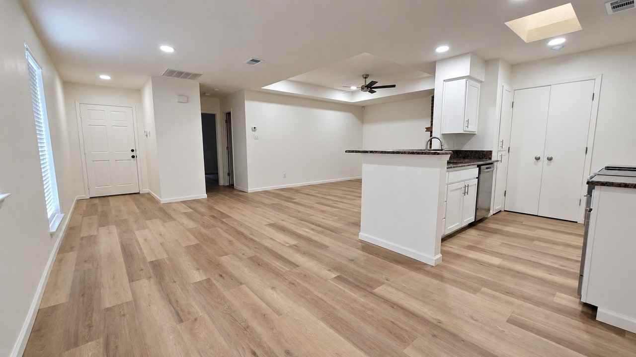 8897 Marilyn Dr - Photo 3 of 10