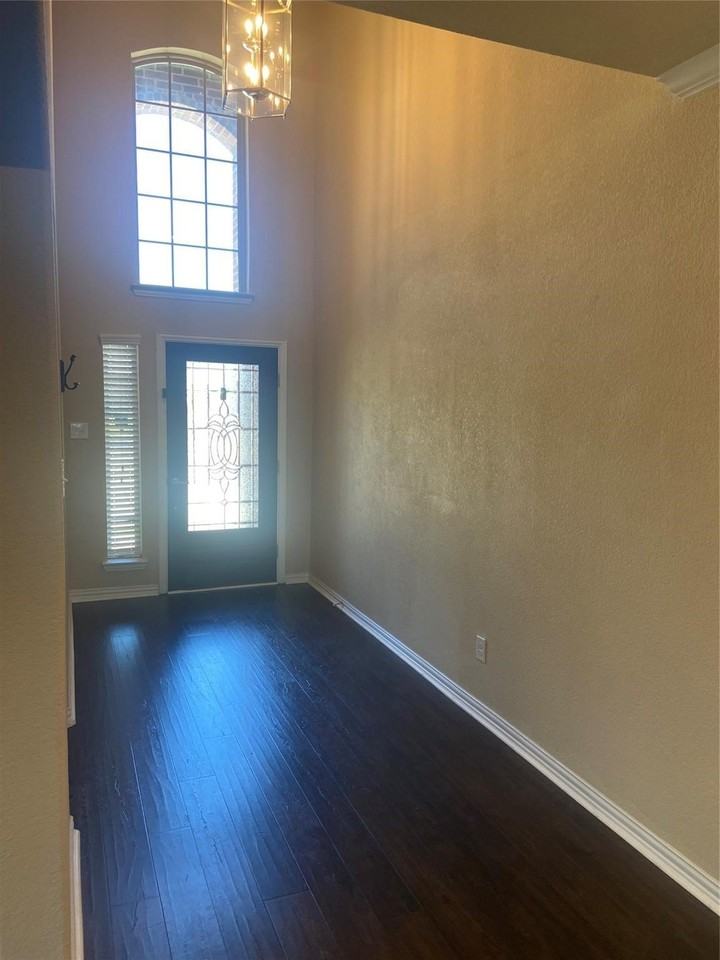 16540 Amistad Ave - Photo 4 of 26