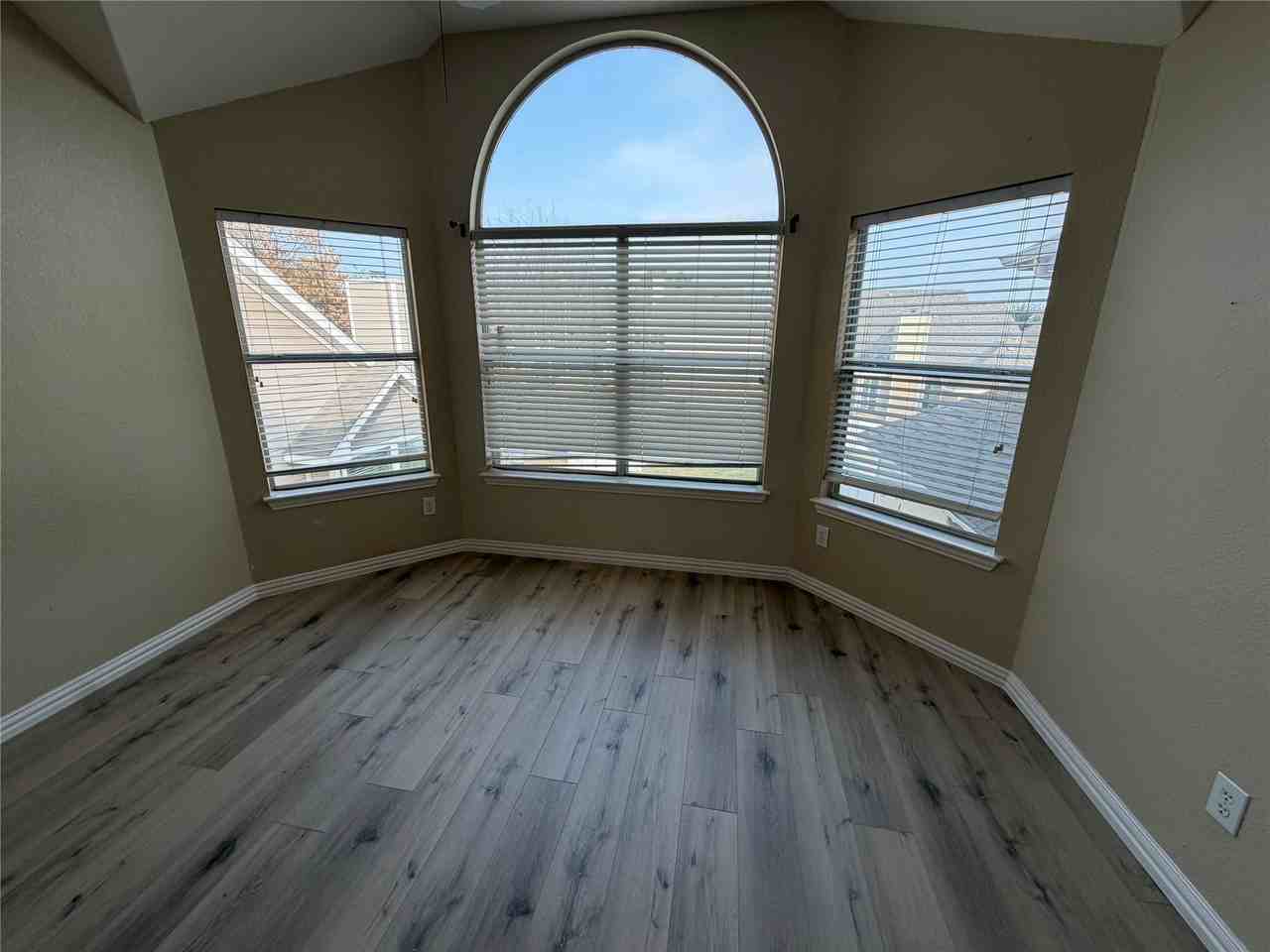 1026 Elm Dr - Photo 3 of 16