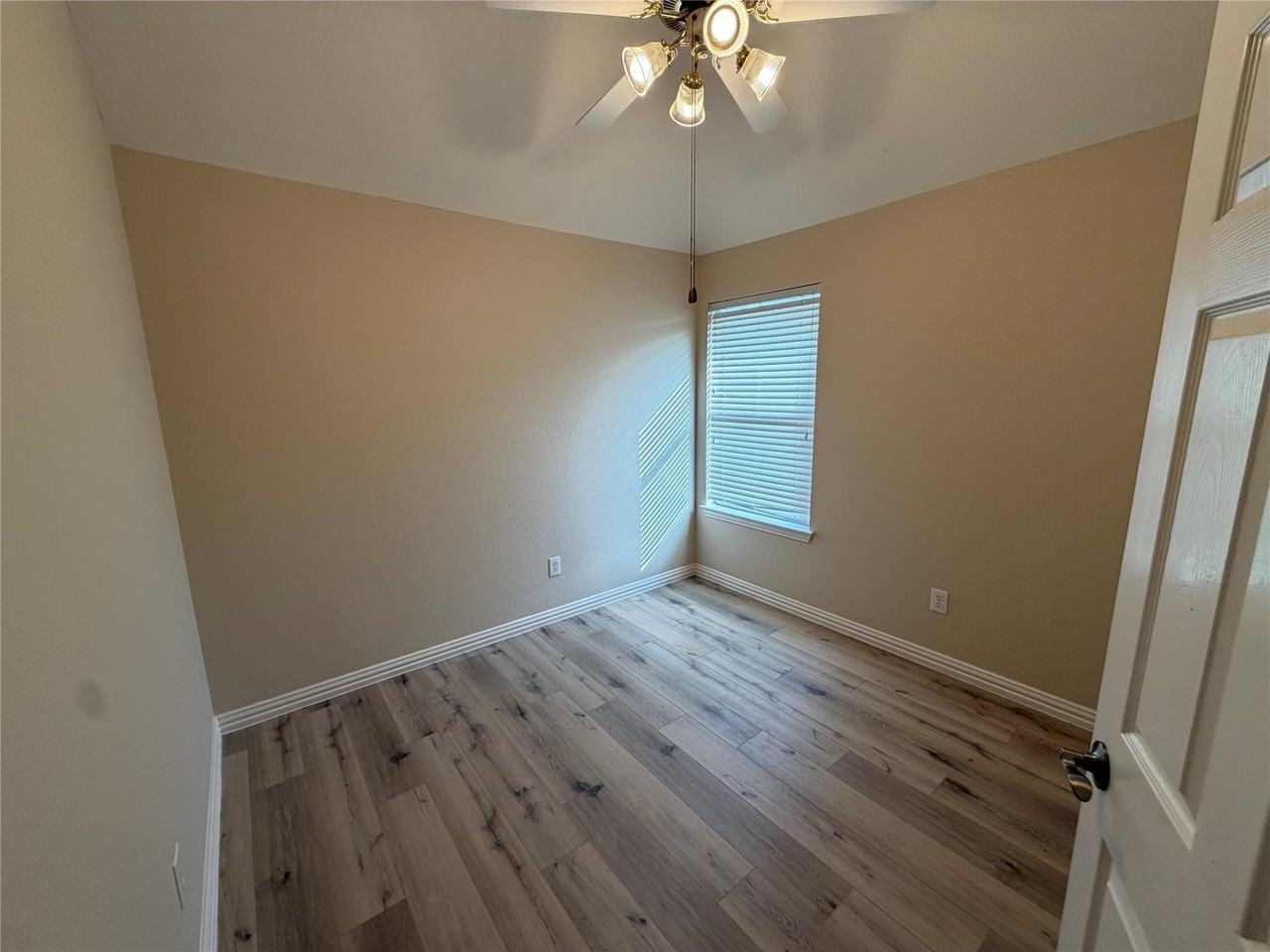 1026 Elm Dr - Photo 5 of 16