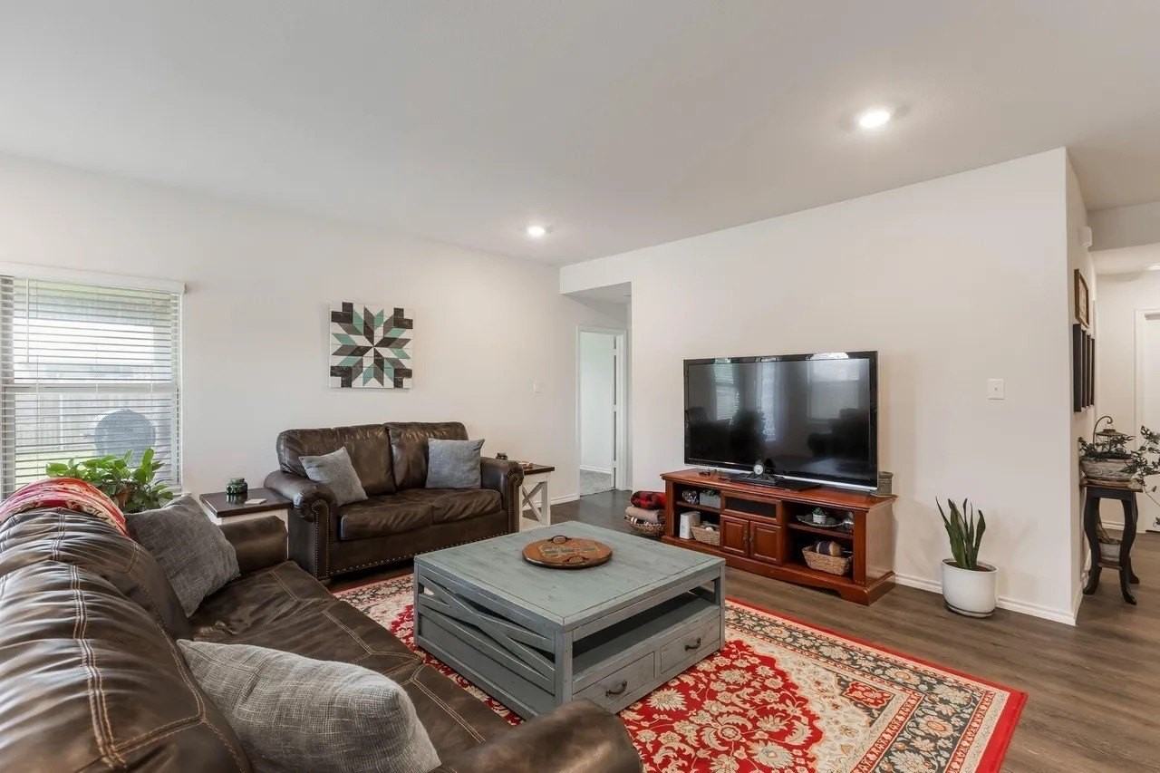 2952 Goodrich St - Photo 4 of 27