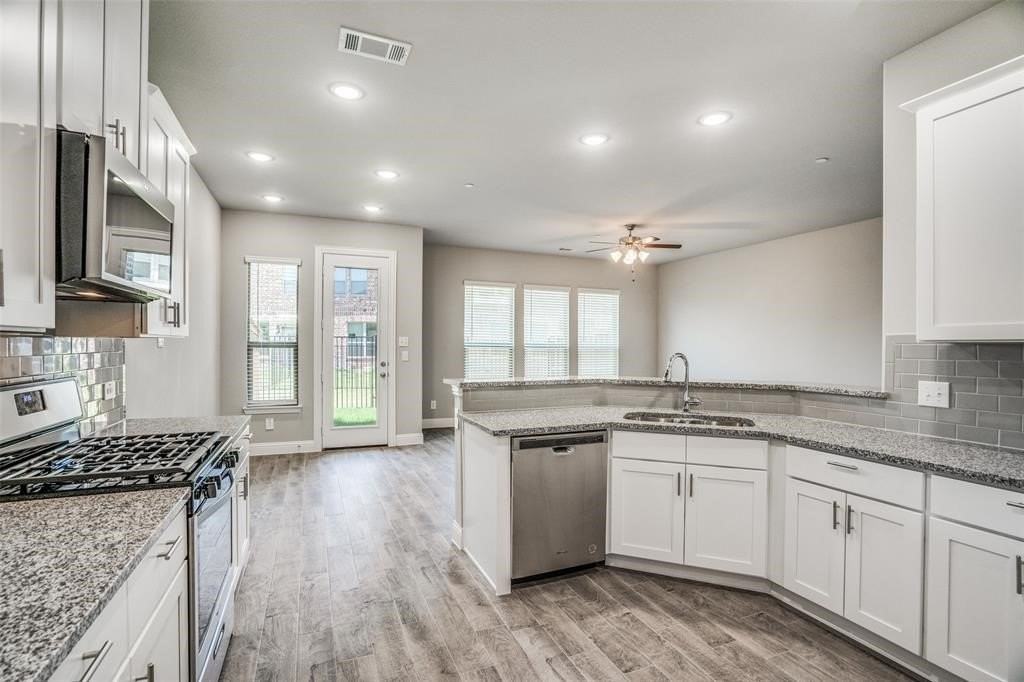 517 Sequoia St - Photo 2 of 12