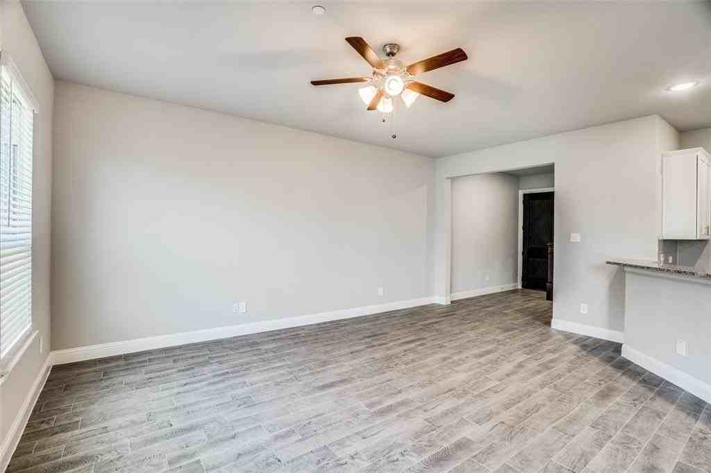 517 Sequoia St - Photo 6 of 12