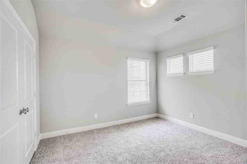 517 Sequoia St - Photo 7 of 12