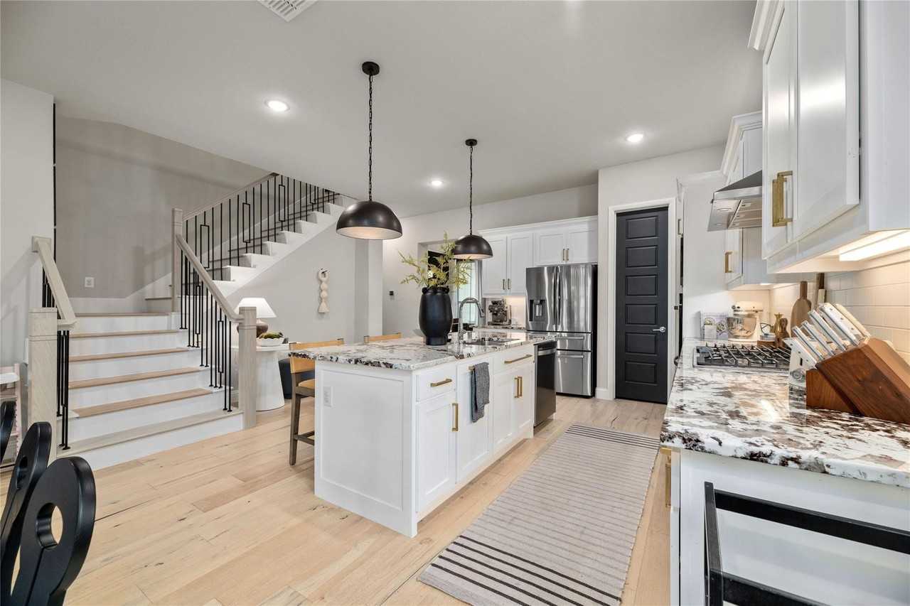 2262 Poppyvine Rd - Photo 4 of 40