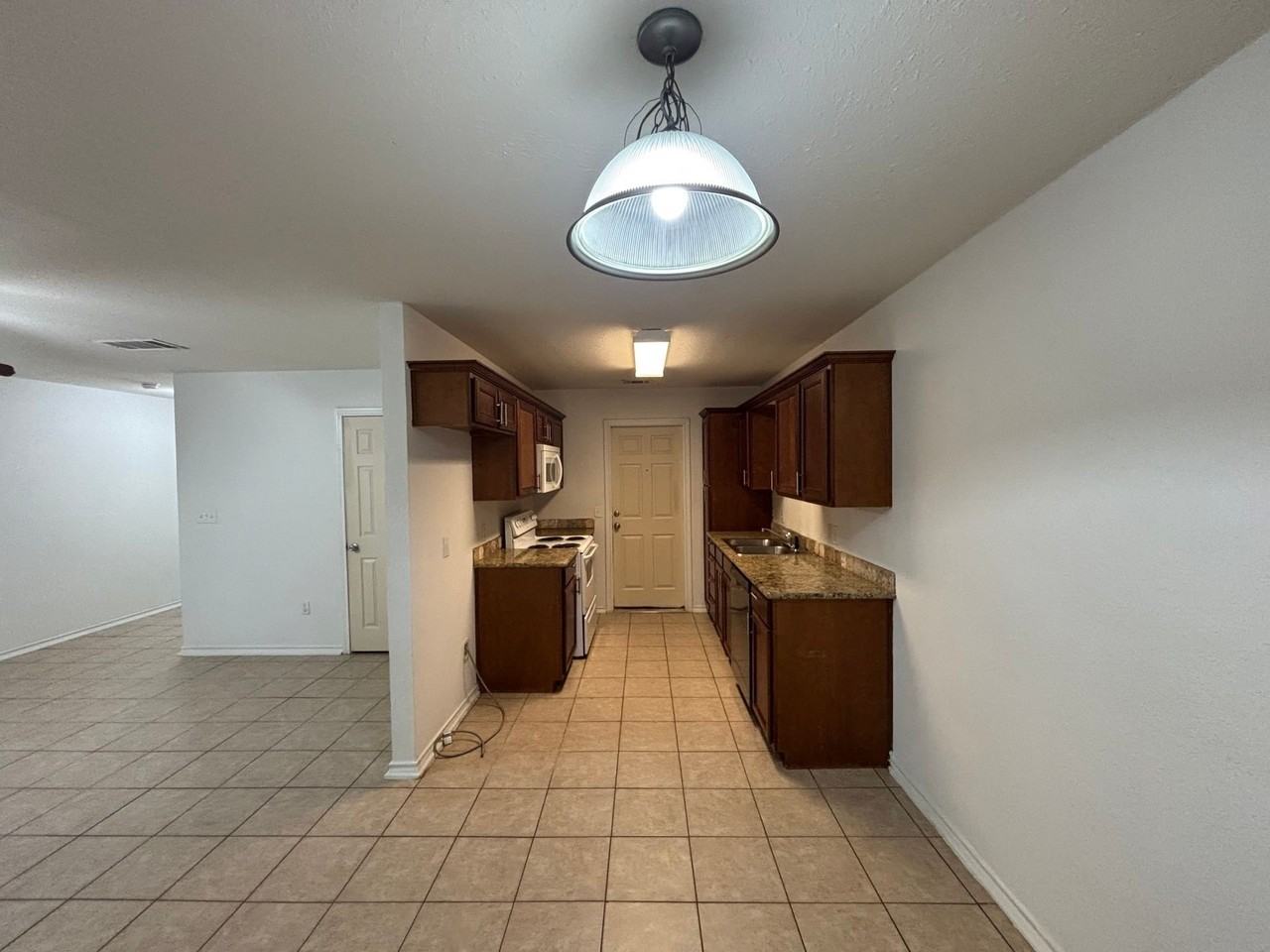 909 Parkplace Rdg - Photo 5 of 25