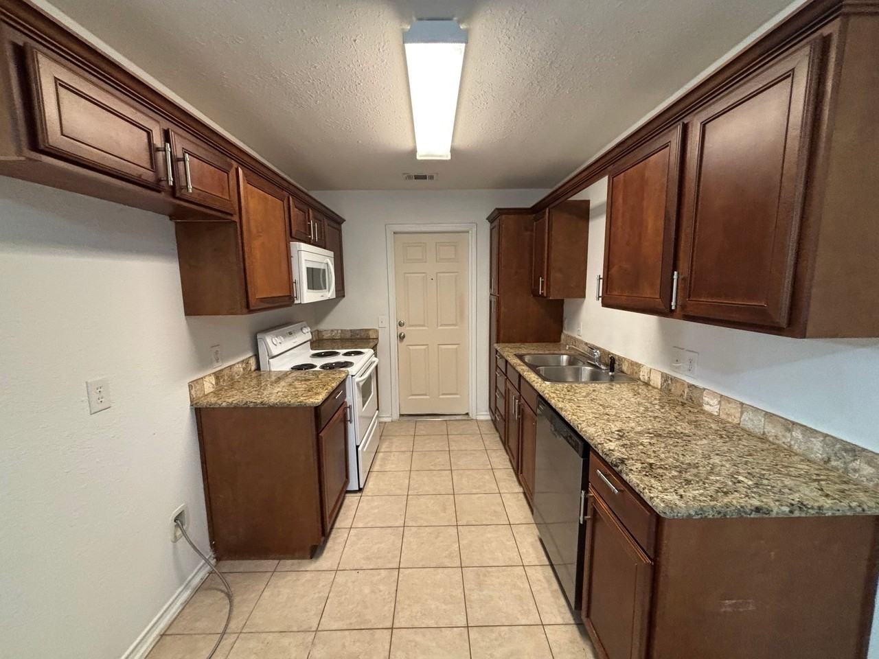 909 Parkplace Rdg - Photo 6 of 25