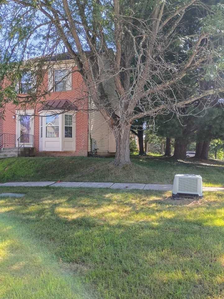8901 Harkate Way - Photo 2 of 33