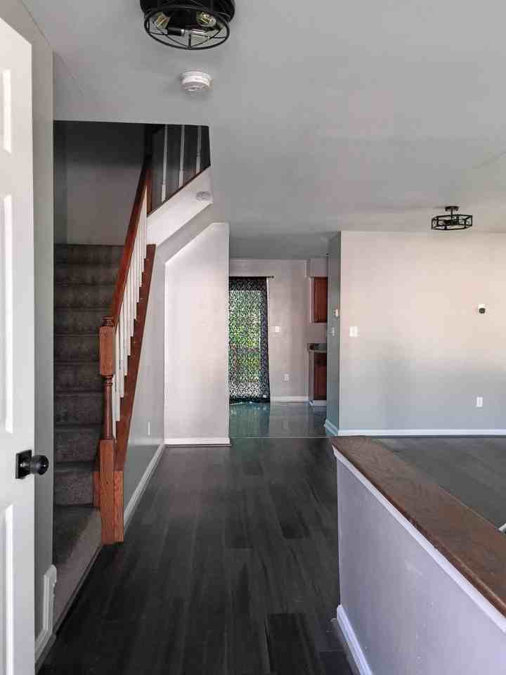 8901 Harkate Way - Photo 3 of 33