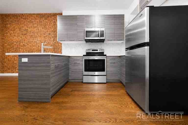 890 Jefferson Ave #1L - Photo 2 of 10