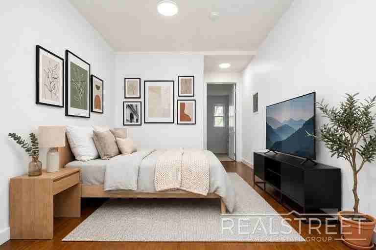 890 Jefferson Ave #1L - Photo 4 of 10