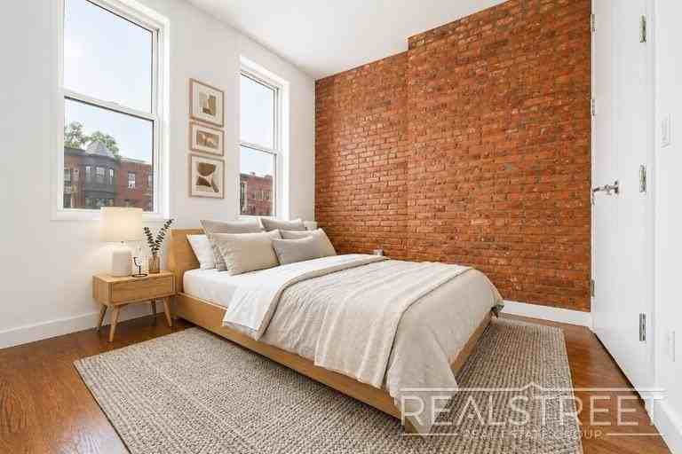 890 Jefferson Ave #1L - Photo 5 of 10