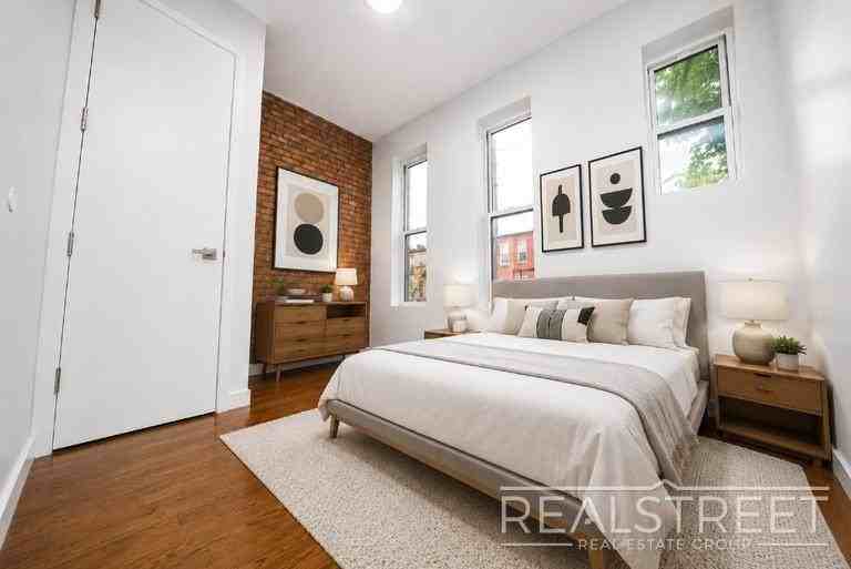 890 Jefferson Ave #1L - Photo 6 of 10