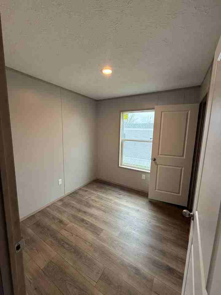 124 Lillian Ln - Photo 4 of 12