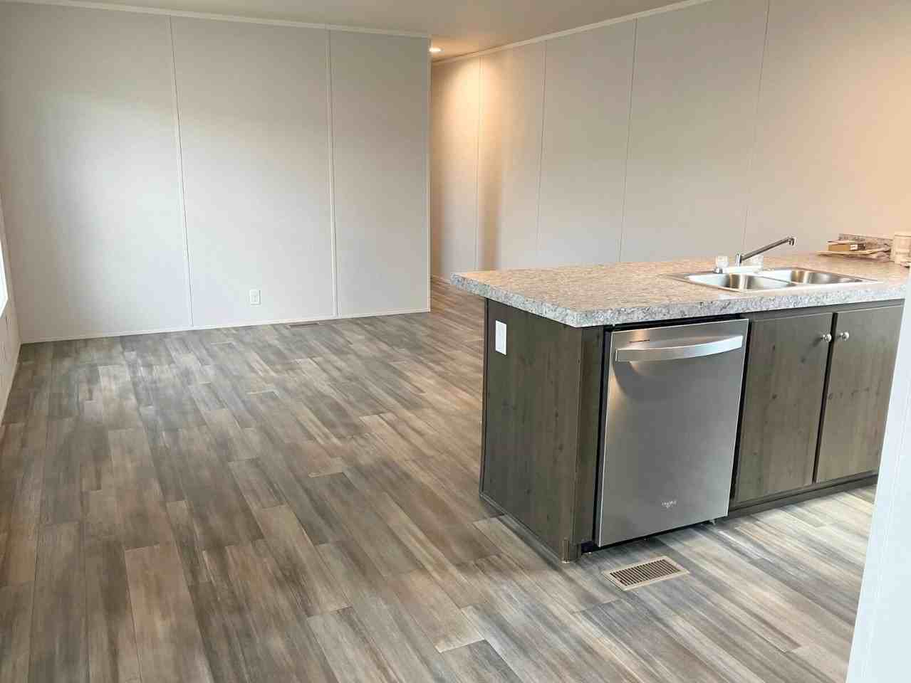 702 W Mcarthur Ave #15 - Photo 3 of 9