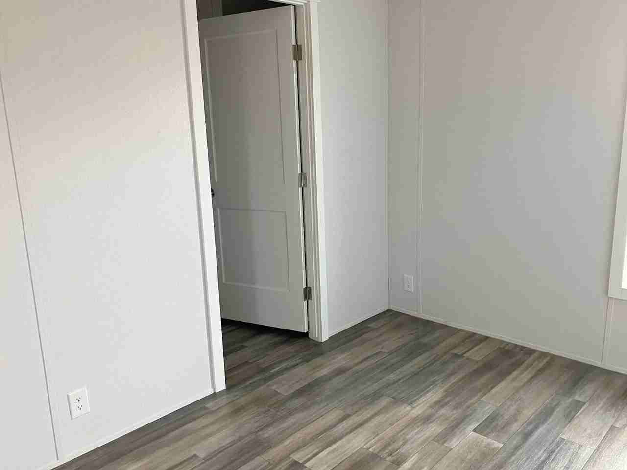 702 W Mcarthur Ave #15 - Photo 5 of 9