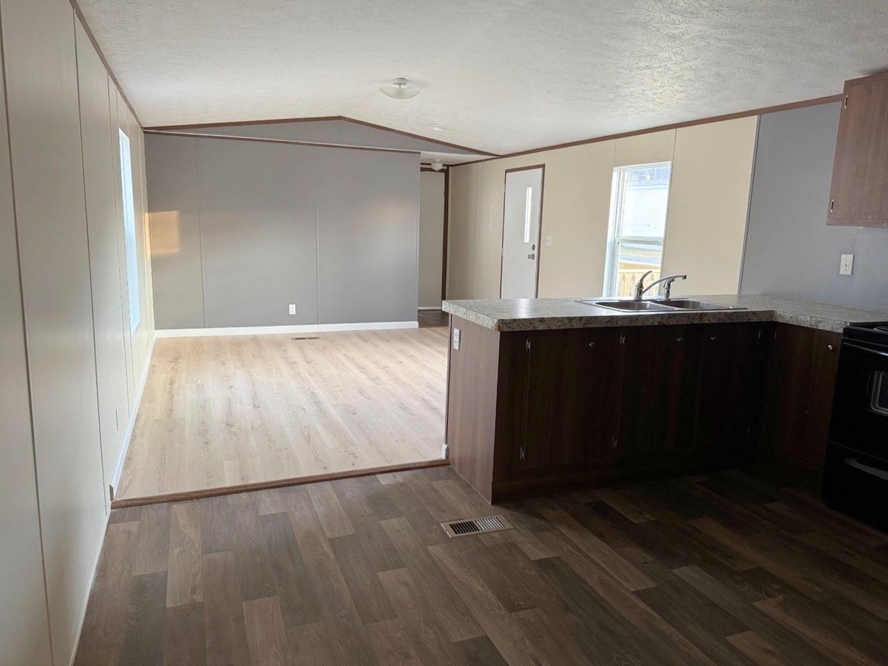 561 Banjo Way - Photo 2 of 8